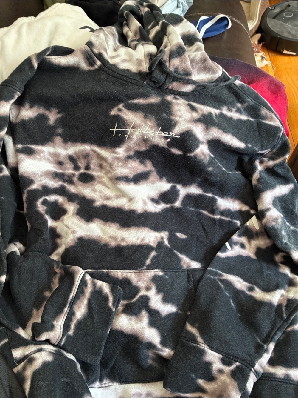 Hollister Men's Black Tie-Dye Hoodie medium